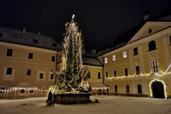 Světelný adventní kalendář v Zámku Žďár - hlavní náhled