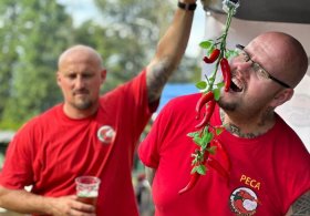 Vír hostí soutěže v pojídání chilli