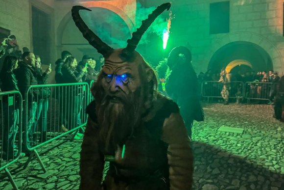 Pochod Krampus čertů ve Svratce - hlavní náhled