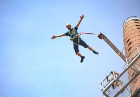 Industriální ferrata a skok z komínu