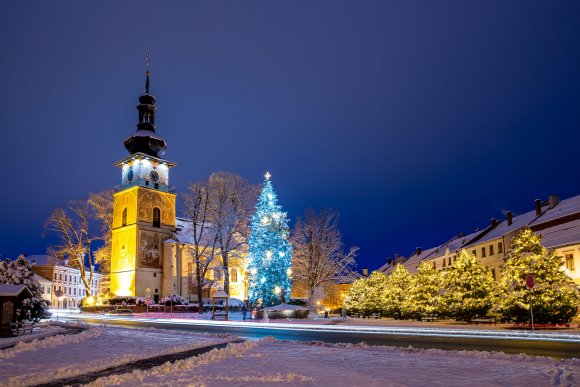 Betlémské světlo pod stromem - hlavní náhled