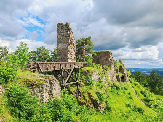 Zřícenina hradu Zubštejn u Bystřice